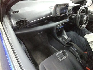 2021 Toyota YARIS HYBRID - Thumbnail