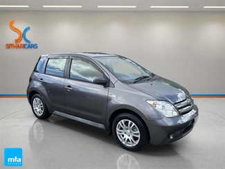 2004 Toyota IST - Thumbnail