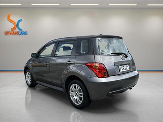 2004 Toyota IST - Thumbnail