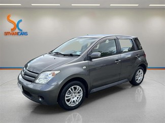 2004 Toyota IST - Thumbnail