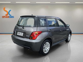 2004 Toyota IST - Thumbnail