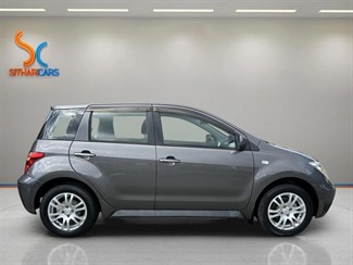 2004 Toyota IST - Thumbnail