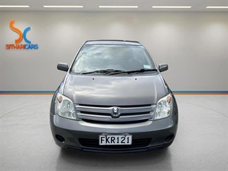 2004 Toyota IST - Thumbnail