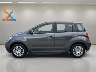 2004 Toyota IST - Thumbnail