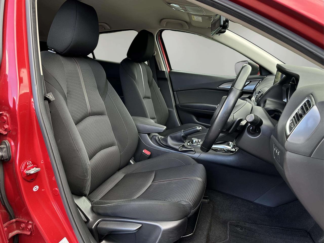 2017 Mazda Axela