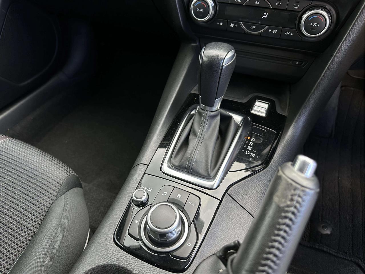 2017 Mazda Axela