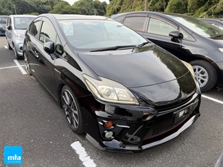 2015 Toyota Prius - Thumbnail