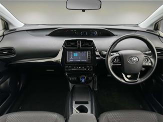 2020 Toyota Prius - Thumbnail
