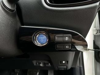 2020 Toyota Prius - Thumbnail