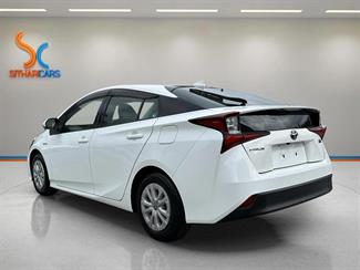 2020 Toyota Prius - Thumbnail