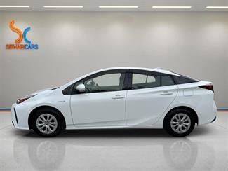 2020 Toyota Prius - Thumbnail
