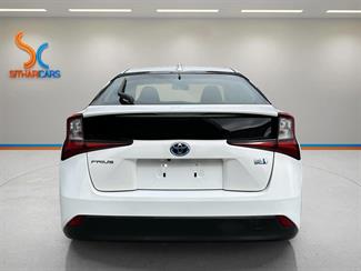 2020 Toyota Prius - Thumbnail