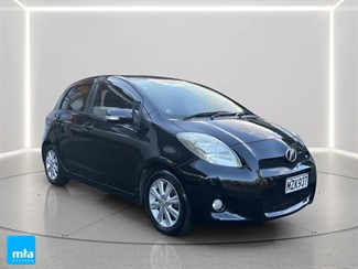 2010 Toyota Vitz - Thumbnail