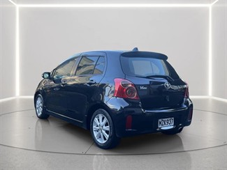 2010 Toyota Vitz - Thumbnail