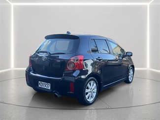 2010 Toyota Vitz - Thumbnail