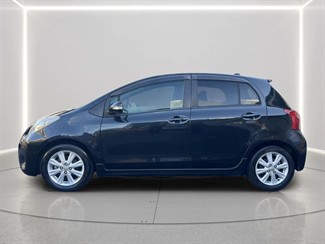 2010 Toyota Vitz - Thumbnail
