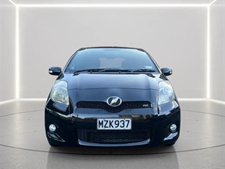 2010 Toyota Vitz - Thumbnail