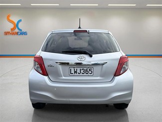 2012 Toyota Vitz - Thumbnail