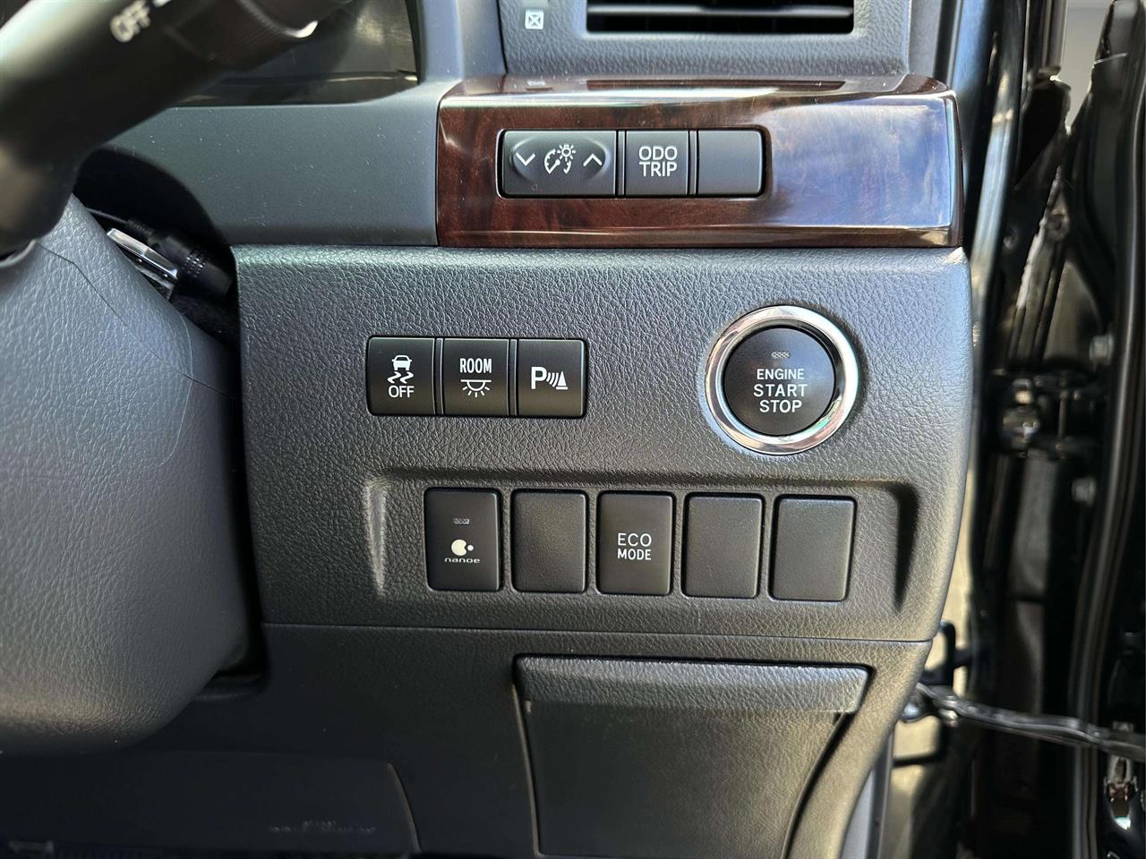 2013 Toyota VELLFIRE