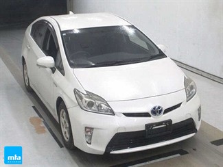 2014 Toyota Prius - Thumbnail