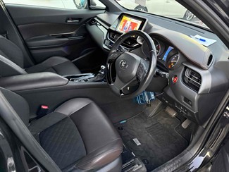 2017 Toyota C-HR - Thumbnail