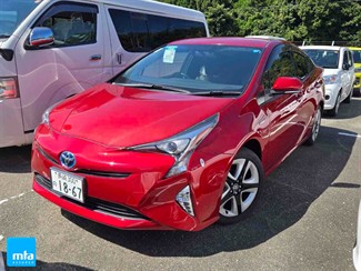2016 Toyota Prius - Thumbnail