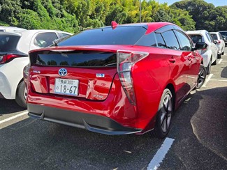 2016 Toyota Prius - Thumbnail