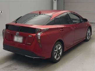 2016 Toyota Prius - Thumbnail