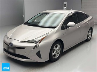 2017 Toyota Prius - Thumbnail