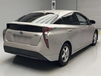 2017 Toyota Prius - Thumbnail