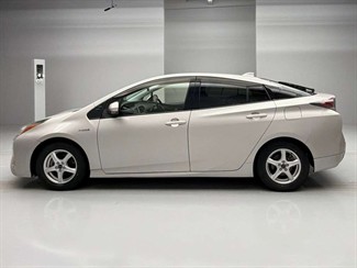 2017 Toyota Prius - Thumbnail