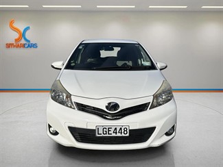 2011 Toyota Vitz - Thumbnail