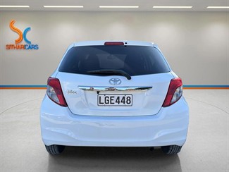 2011 Toyota Vitz - Thumbnail