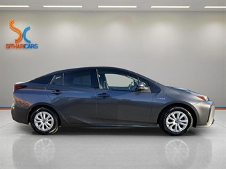 2019 Toyota Prius - Thumbnail
