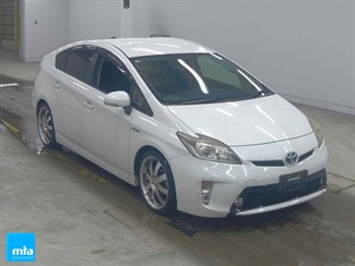 2013 Toyota Prius - Thumbnail