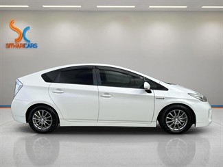 2013 Toyota Prius - Thumbnail