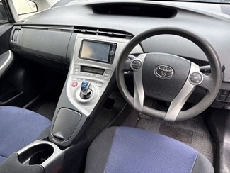 2015 Toyota Prius - Thumbnail