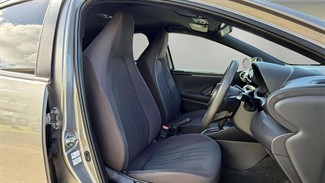 2021 Toyota Yaris - Thumbnail