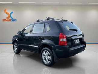 2010 Hyundai Tucson - Thumbnail