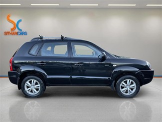 2010 Hyundai Tucson - Thumbnail