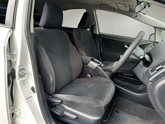 2015 Toyota Prius - Thumbnail