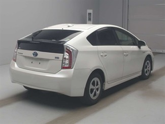 2015 Toyota Prius - Thumbnail