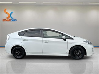 2015 Toyota Prius - Thumbnail