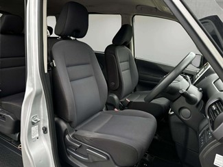 2017 Nissan Serena - Thumbnail