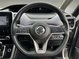 2017 Nissan Serena - Thumbnail