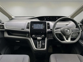 2017 Nissan Serena - Thumbnail