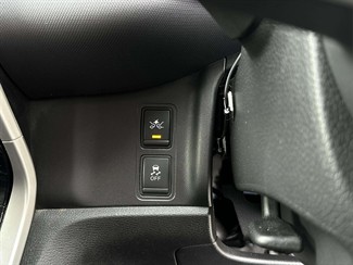 2017 Nissan Serena - Thumbnail