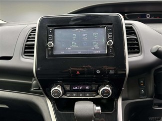 2017 Nissan Serena - Thumbnail