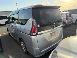 2017 Nissan Serena - Thumbnail