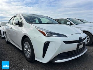 2021 Toyota Prius - Thumbnail